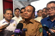 Krisantus Dukung Pemerataan Pendidikan dan Infrastruktur di Desa Sungai Nipah