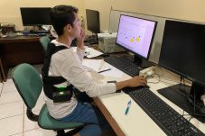 Inovasi Mahasiswa Untan Ciptakan “PostureTrack”, Solusi Cerdas Jaga Kesehatan Tulang Belakang