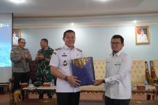 Bupati Sis Bertemu Jajaran PLN Kalbar