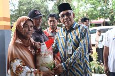 10.752 Paket Sembako Murah Warnai Hari Jadi Pontianak