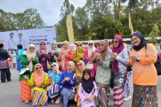 Ribuan Warga Meriahkan Jepin Massal, Jurnalis Puan Khatulistiwa Ikut Ambil Bagian