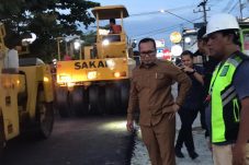 Tinjau Pengerjaan Jalan Serdam, Sujiwo Harap Masyarakat Sabar dengan Kemacetan Sementara