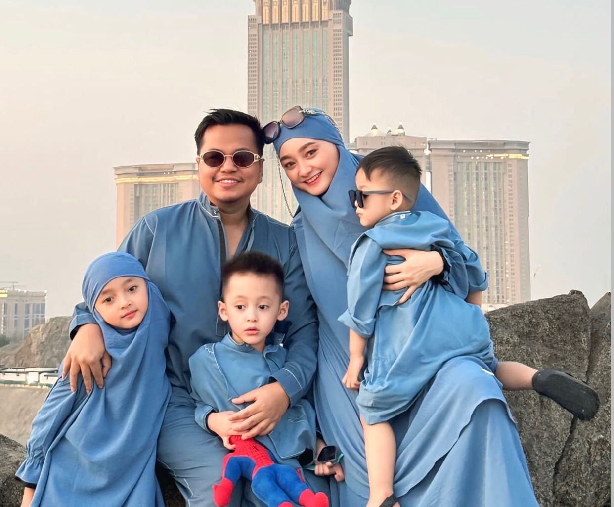 Kisah Primansyah alias Emon, Dari Jual Kue Keliling hingga Jadi Pengusaha Optik Sukses