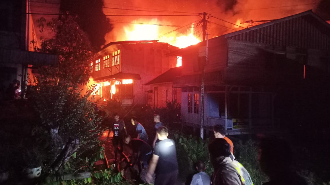 Deretan Ruko di Pasar Merdeka Putussibau Ludes Terbakar