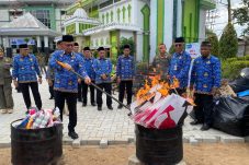 Pemkot Pontianak Musnahkan Ribuan Layangan dan Benang Gelasan Hasil Razia