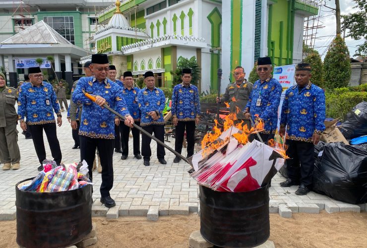 Pemkot Pontianak Musnahkan Ribuan Layangan dan Benang Gelasan Hasil Razia