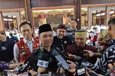 Tingkatkan IPM Kalbar, Ria Norsan akan Perbanyak Program Paket C