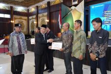 Lantik Dewan Pendidikan Kalbar 2025-2030, Ria Norsan Tekankan Sinergi untuk Tingkatkan IPM