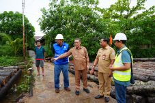 Jembatan Sungai Kakap Rusak Parah, Ria Norsan Pastikan Pembangunan Rampung Desember