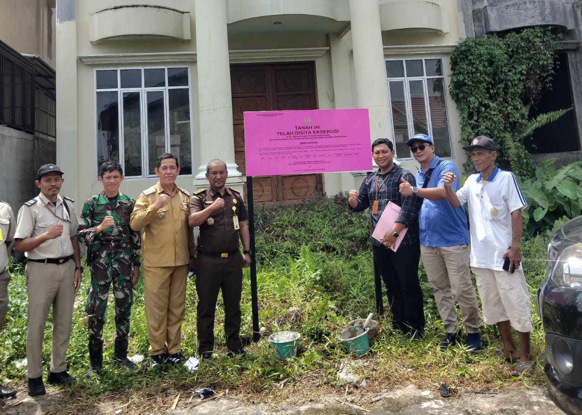 Aset Koruptor BNI Senilai Miliaran Disita, 9 Bidang Tanah dan Bangunan di Pontianak Dipasang Plang Sitaan