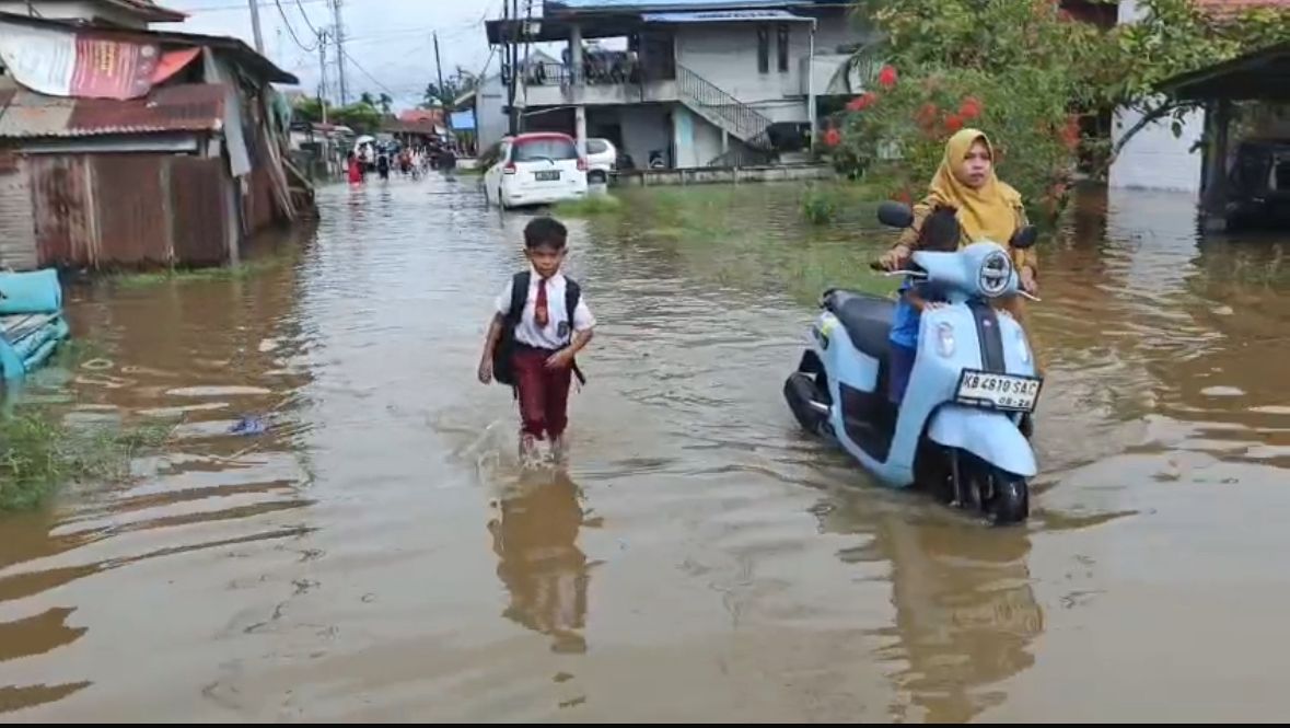 Rumah Warga di Pontianak Terendam Banjir Rob, Harapkan Perhatian Pemerintah Bagi yang Terdampak