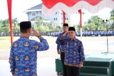 Pimpin Upacara HUT Korpri dan HKN, Ria Norsan Ajak ASN Perkuat Integritas