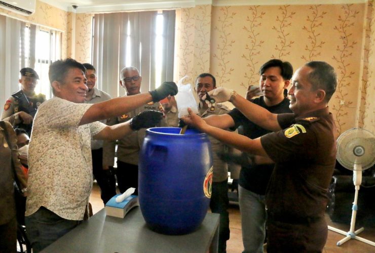 Polres Singkawang Musnahkan 84,64 Gram Sabu, Dua Pengedar Dibekuk di Dua TKP Berbeda