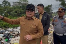 Sujiwo Tegaskan Mayor Alianyang Bukan Tempat Buang Sampah, Mohon Kesadaran Warga
