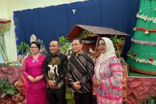 Natal ke Rumah Krisantus,  Ria Norsan Tekankan Kesederhanaan dan Solidaritas