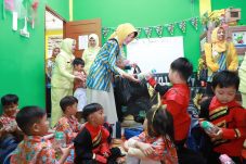 Kunjungi TK Adhyaksa XI, Bunda PAUD Dorong Pendidikan Ramah Anak