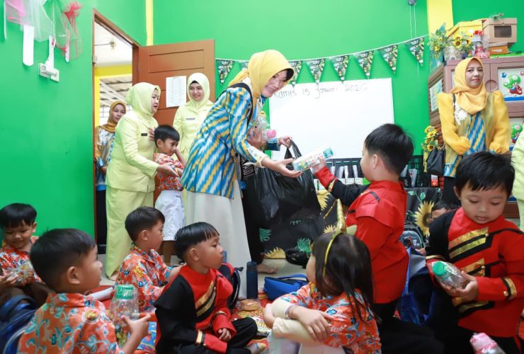 Kunjungi TK Adhyaksa XI, Bunda PAUD Dorong Pendidikan Ramah Anak