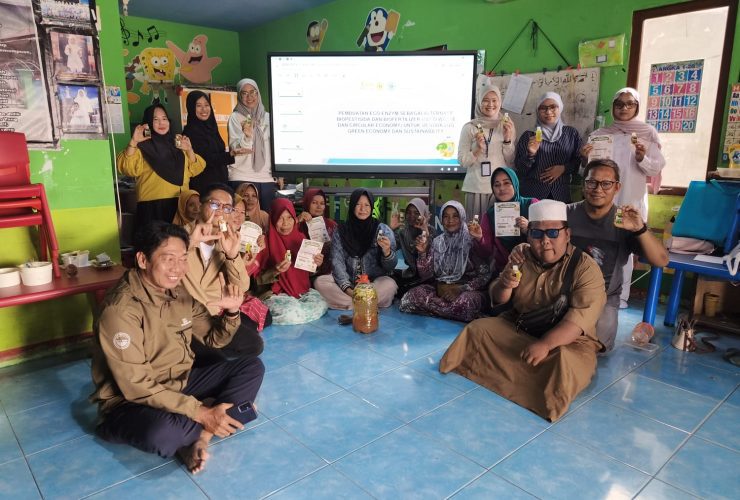 Warga Kampung Yuka Dilatih Olah Sampah Organik Jadi Ekoenzim Ramah Lingkungan