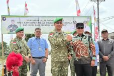 Jalan Rasau Jaya 2 Dibangun Lewat Karya Bakti, Pangdam Sebut Efisien dan Berdampak Nyata