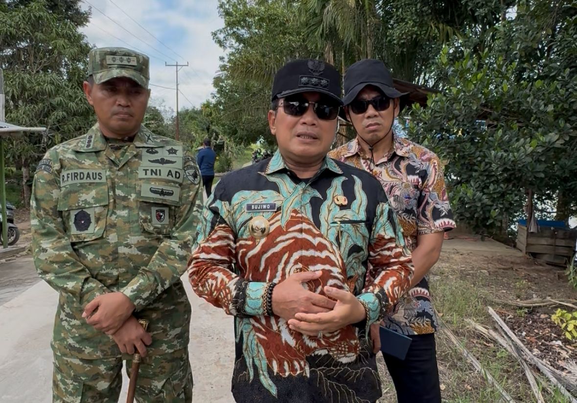 Sujiwo Tinjau Jalan Patok 50, Akses Utama Puluhan Desa di Rasau Jaya Segera Diperlebar