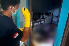 Mayat Pria Ditemukan Membusuk di Rumah Kontrakan, Polres Bengkayang Lakukan Penanganan Cepat