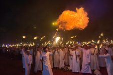 Antusiasme Warga Warnai Pawai Obor Sambut Bulan Suci Ramadan