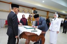 Lantik 29 Pejabat Eselon 3 dan 4, Edi Tekankan ASN Harus Adaptif dan Gerak Cepat