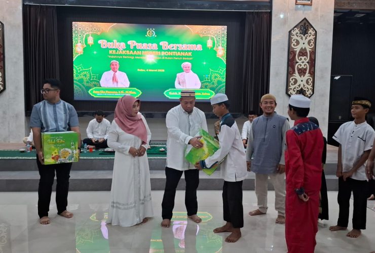 Momentum Ramadan, Kejari Pontianak Gelar Aksi Berbagi untuk Anak Yatim