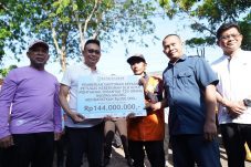 720 Petugas Kebersihan Terima Paket Sembako dan Uang Tali Asih