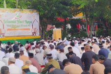 Ribuan Umat Muslim Shalat Idul Fitri di Halaman Pemda, Khatib: Perbedaan 1 Syawal itu Rahmat
