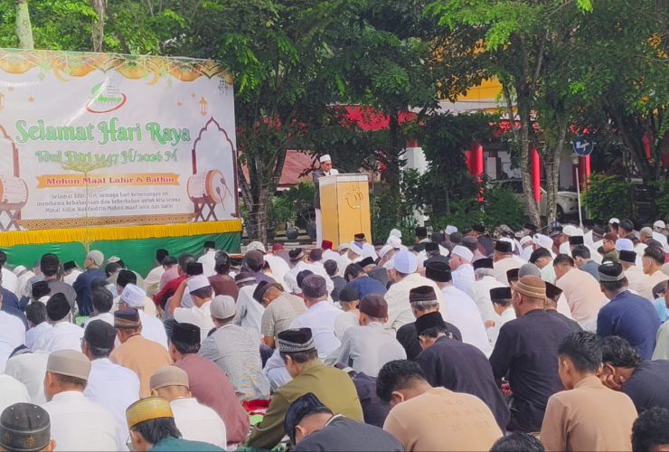 Ribuan Umat Muslim Shalat Idul Fitri di Halaman Pemda, Khatib: Perbedaan 1 Syawal itu Rahmat