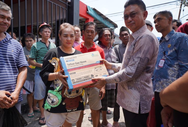 Edi Kamtono Serahkan Bantuan Darurat bagi Korban Kebakaran Parwasal