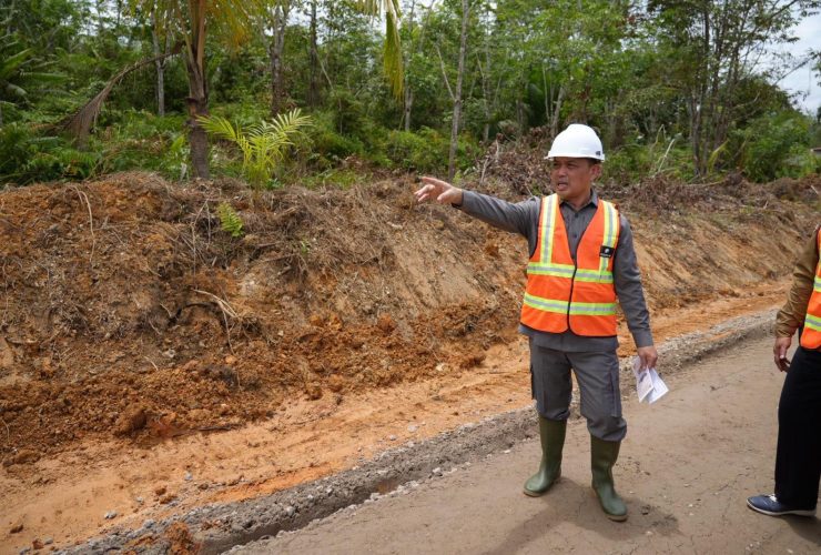 Prioritaskan Jalan Rusak Berat, Gubernur Ria Norsan Tegaskan Komitmen Perbaikan Infrastruktur