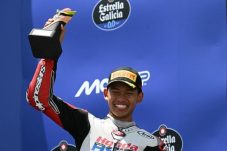 Pebalap Indonesia Veda Ega Pratama Bikin Bangga Asia usai Raih Podium di Moto3