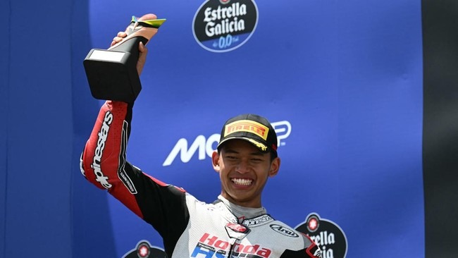 Pebalap Indonesia Veda Ega Pratama Bikin Bangga Asia usai Raih Podium di Moto3