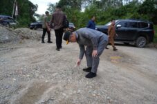 Respons Keluhan Warga di Medsos, Ria Norsan Pastikan Perbaikan Infrastruktur Tetap Jalan Meski Beda Kewenangan