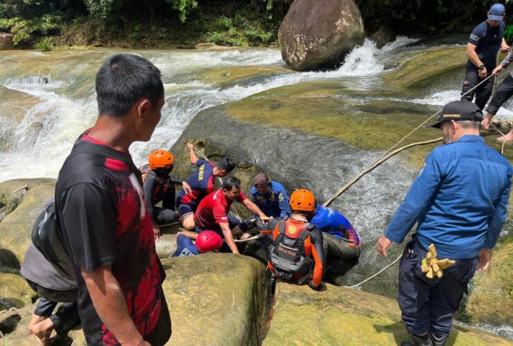 Terseret Arus Deras, Pelajar 14 Tahun Ditemukan Meninggal di Riam Kecala Sanggau