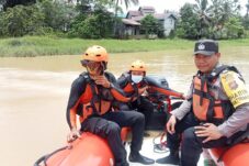 Kakek 75 Tahun Hilang di Sungai Cina Melawi, Pencarian Hari Kedua Masih Nihil