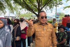Bupati Sujiwo Kolaborasi dengan TNI AU Ringankan Beban Warga Lewat Bazar Murah dan Baksos