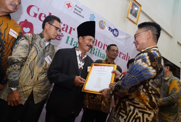 63 Pendonor Setia Terima Pin Emas, PMI Pontianak Apresiasi Dedikasi Tanpa Batas