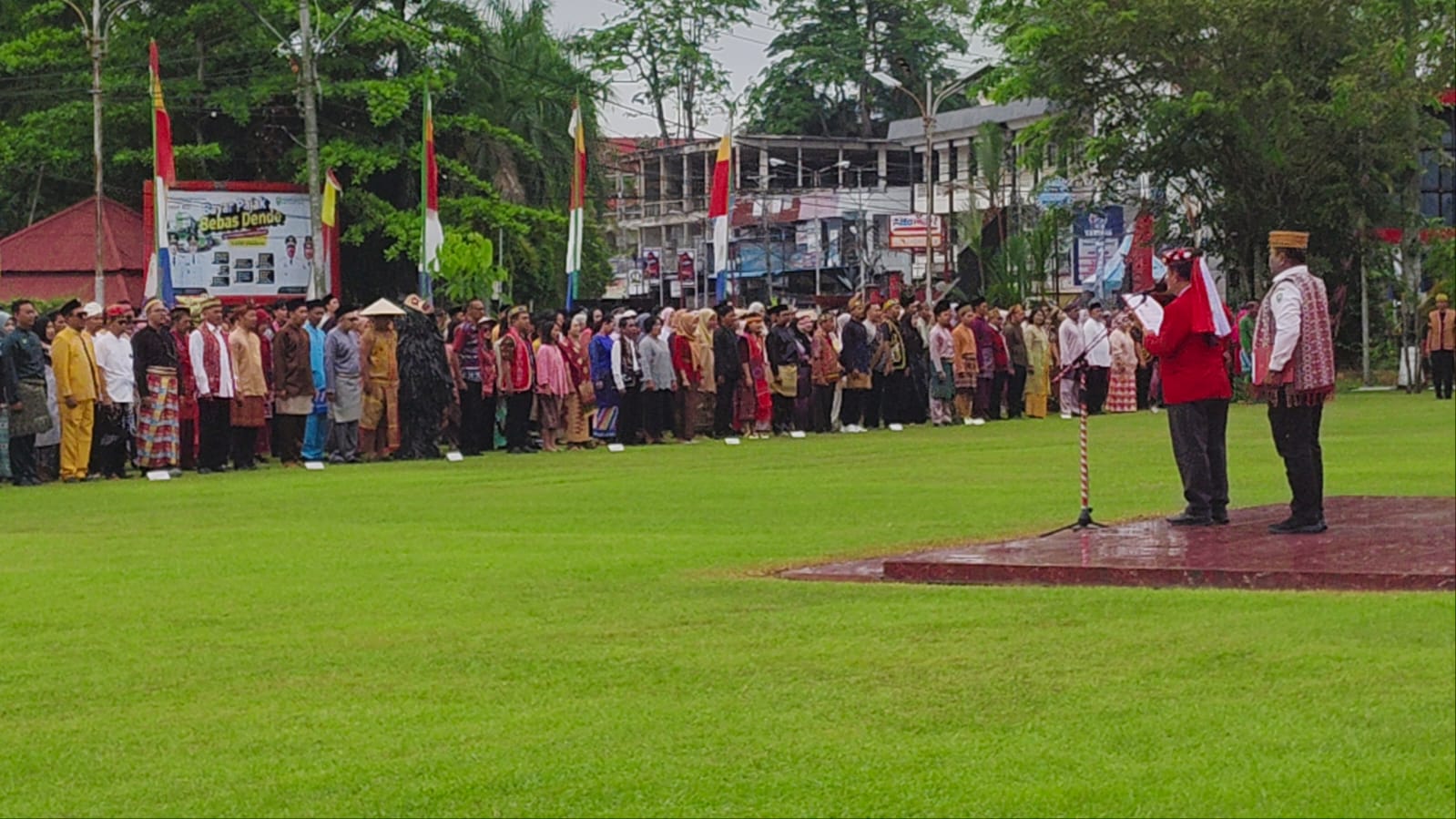 Pimpin Upacara HUT ke-410 Kota Sanggau, Bupati Ontot Ajak Masyarakat Cintai Kearifan Lokal