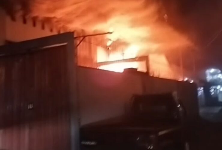 Kebakaran Hanguskan Toko Sinar Jawi Furniture di Pontianak