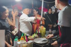 Bupati Ontot Tutup Perayaan HUT ke-410 Kota Sanggau dengan Bazar UMKM dan Kembang Api