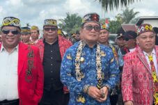 Bupati Sujiwo Gelontorkan Bantuan Rp1,25 Miliar untuk Renovasi Rumah Betang