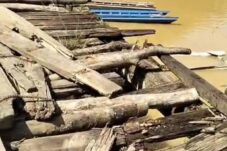 Keluh Kesah Warga Pedalaman Bengkayang Andalkan Jembatan Tua untuk Aktivitas