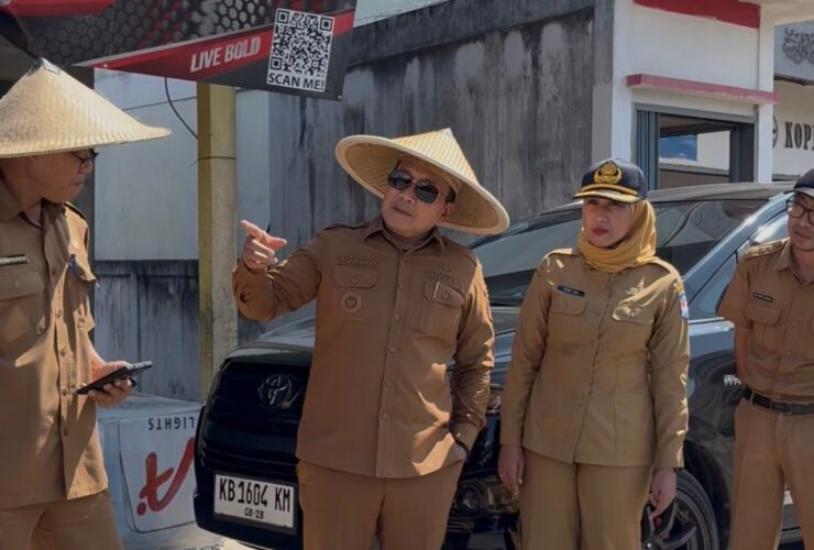 Pembangunan Jalan Desa Kuala Dua Capai 80 Persen, Bupati Sujiwo: Kualitas Harus Dijaga