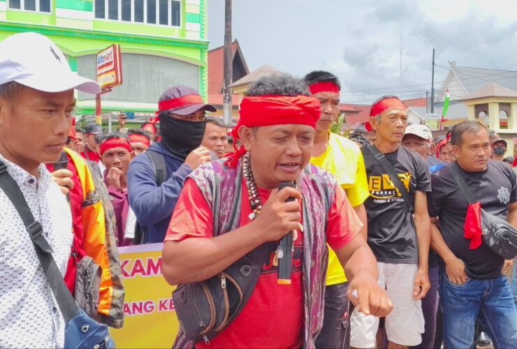 Desak Rekan Mereka Dibebaskan, Ratusan Warga Geruduk Polres Sanggau