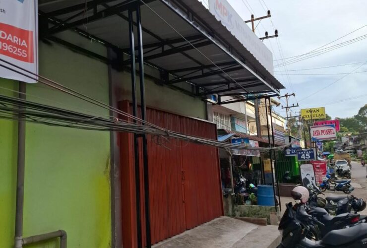 Kabel Diduga Milik Telkom Ganggu Aktifitas Warga Parindu, Warga: Sudah Kami Lapor tak Digubris