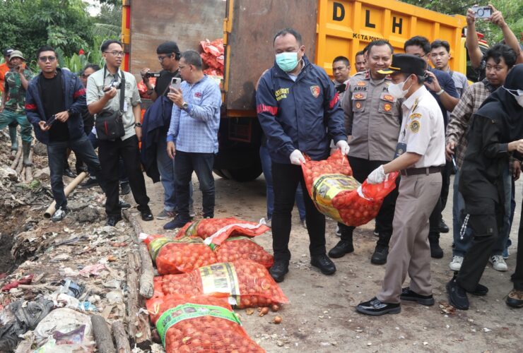 Bareskrim Polri Musnahkan 20 Ton Bawang Impor Ilegal