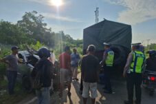 Minibus Tabrak Truk di Jalur Trans Kalimantan, Satu Pengemudi Meninggal Dunia